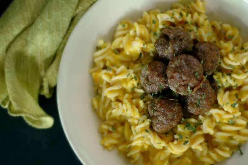 Roasted Pumpkin & Garlic Pasta with Sage & Thyme Meatballs ::Grab the wool socks and put a log on the fireplace! It's time to cozy up to some cool weather comfort food like roasted pumpkin and garlic pasta and enjoy the season! 