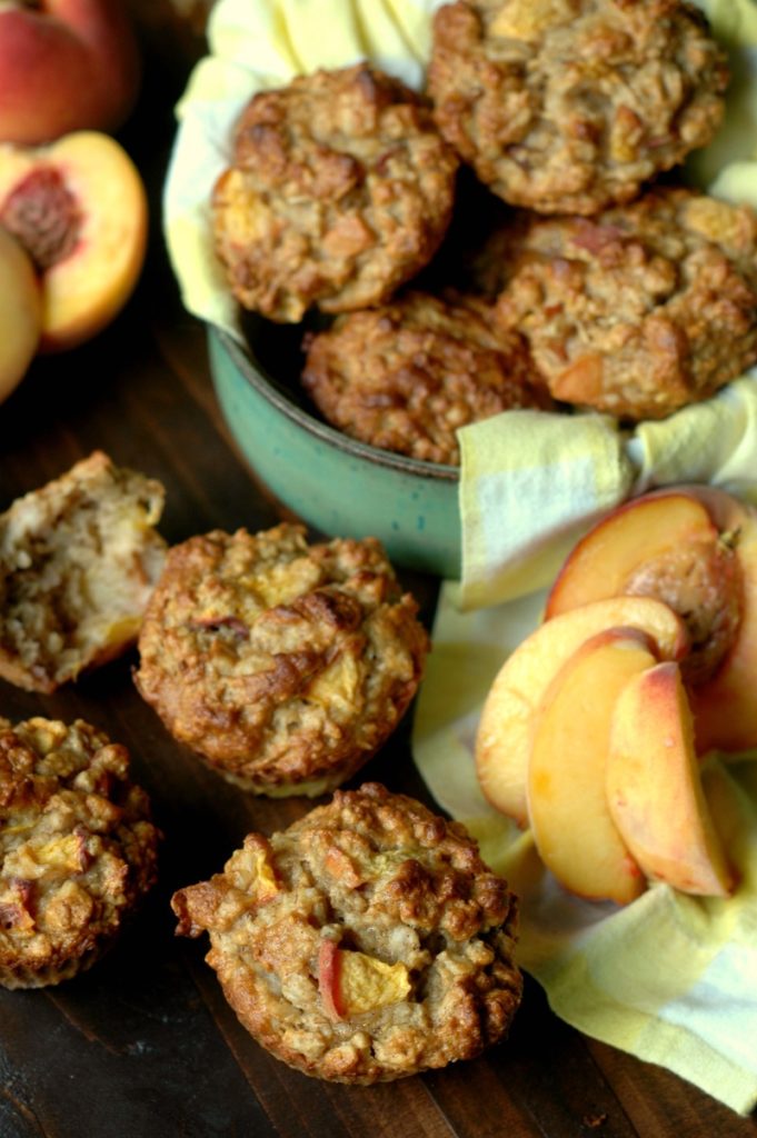 Gluten Free Peaches and Cream Baked Oatmeal Cups :: Baked Oat Muffins To Go!