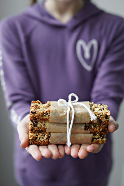 Healthy Cocoa Nib Granola Bars :: Fast prep, nutrient packed, and gluten & dairy free!