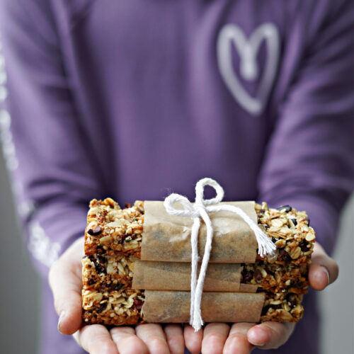 Healthy Cocoa Nib Granola Bars :: Fast prep, nutrient packed, and gluten & dairy free!